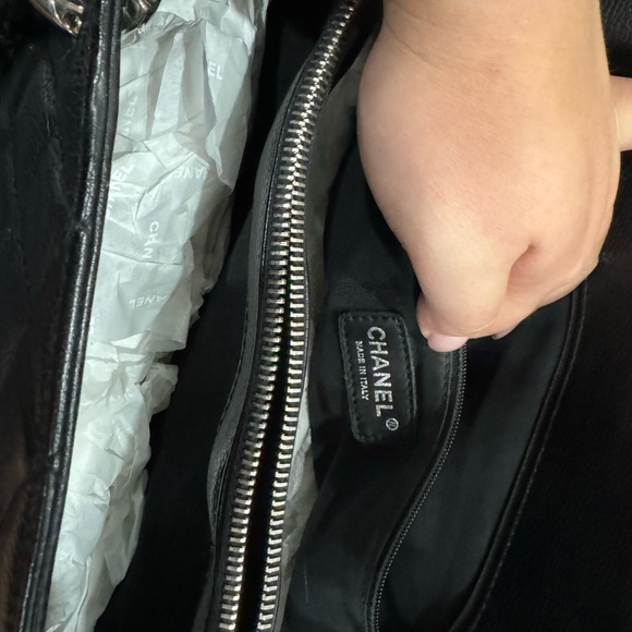 CHANEL GST Chain Tote Black Caviar - Picture 11 of 13